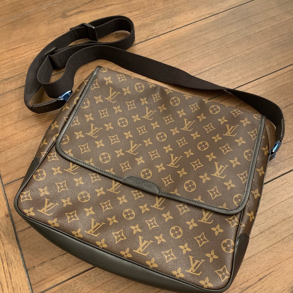 Brand New Louis Vuitton messenger bag